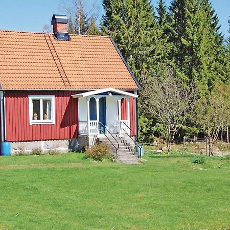 3 Bedroom Amazing Home In Lnsboda Falsehult Екстер'єр фото