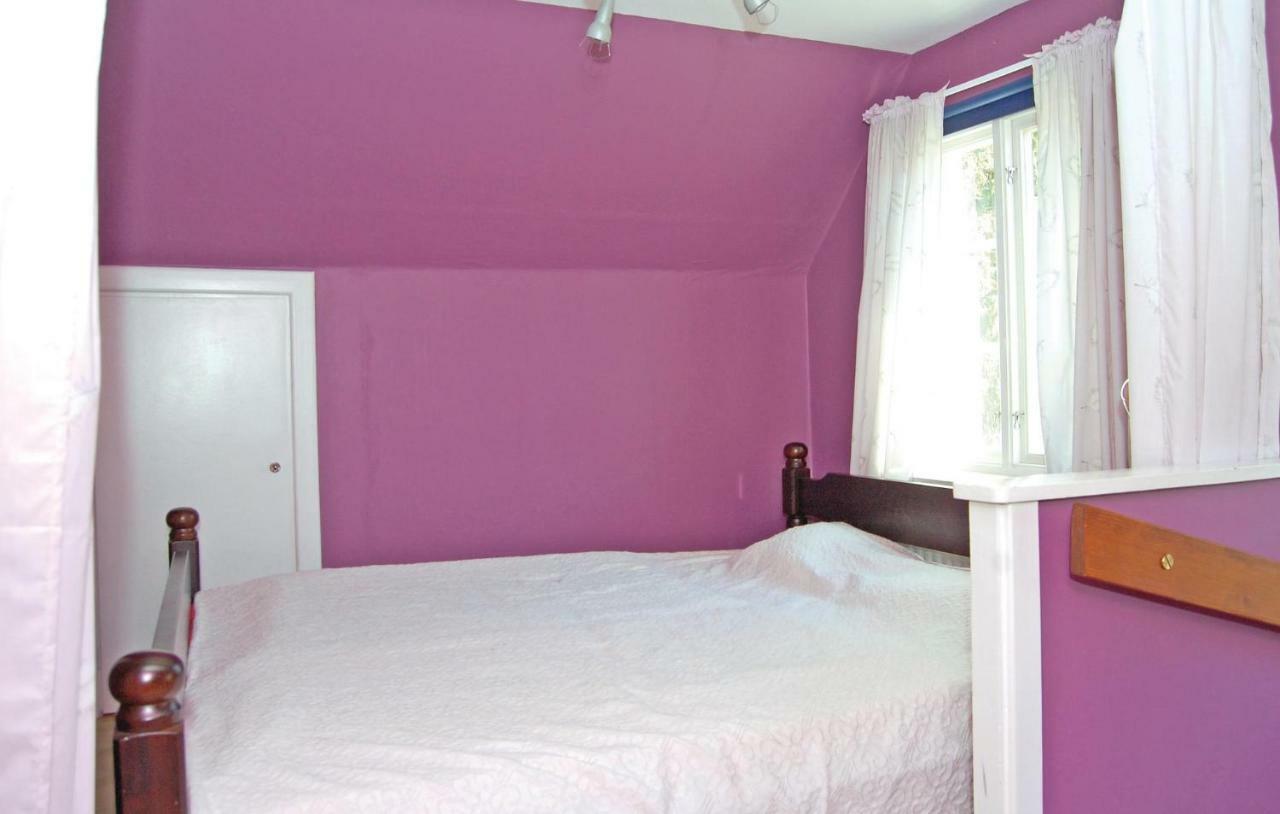 3 Bedroom Amazing Home In Lnsboda Falsehult Екстер'єр фото