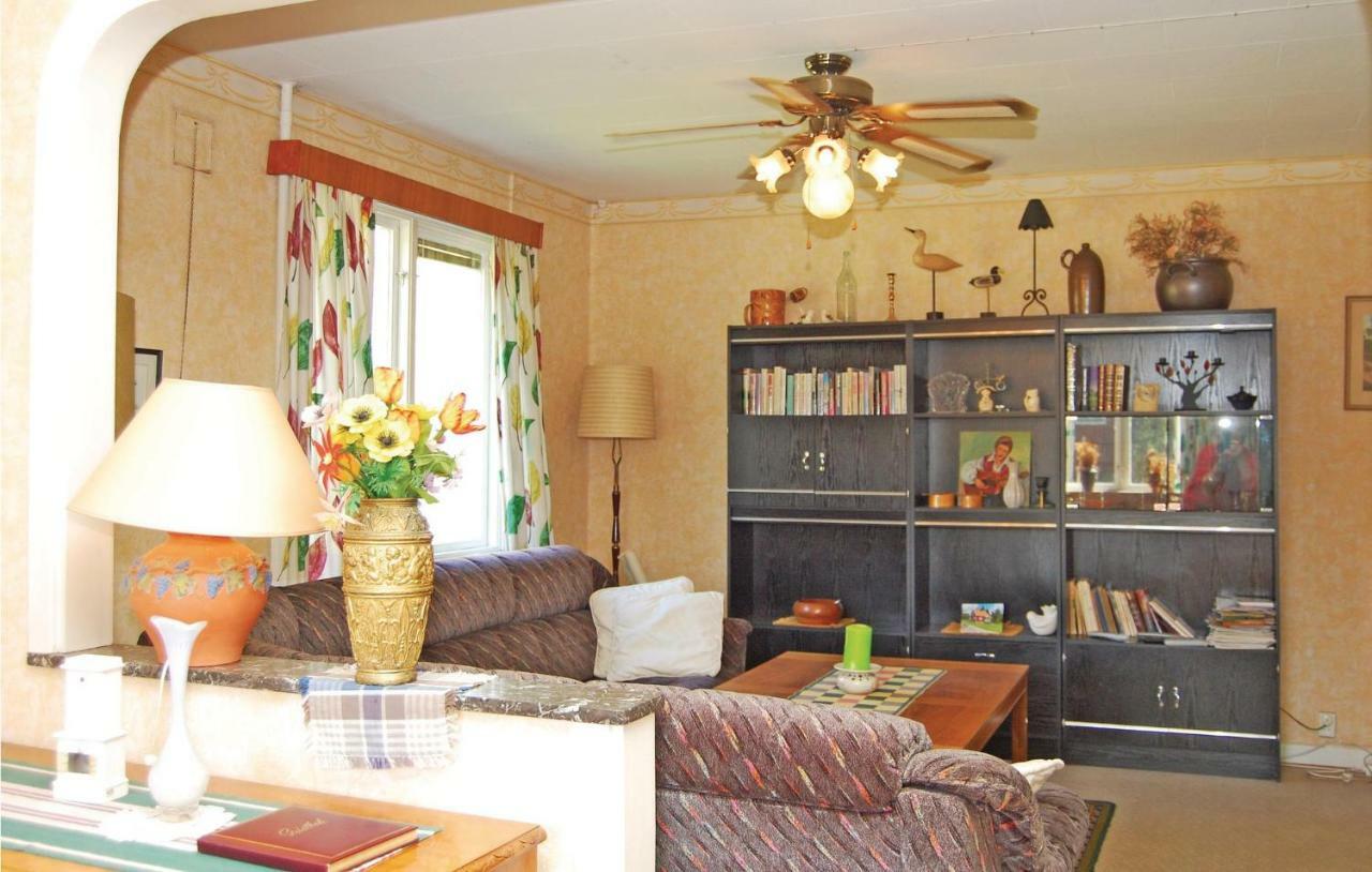 3 Bedroom Amazing Home In Lnsboda Falsehult Екстер'єр фото