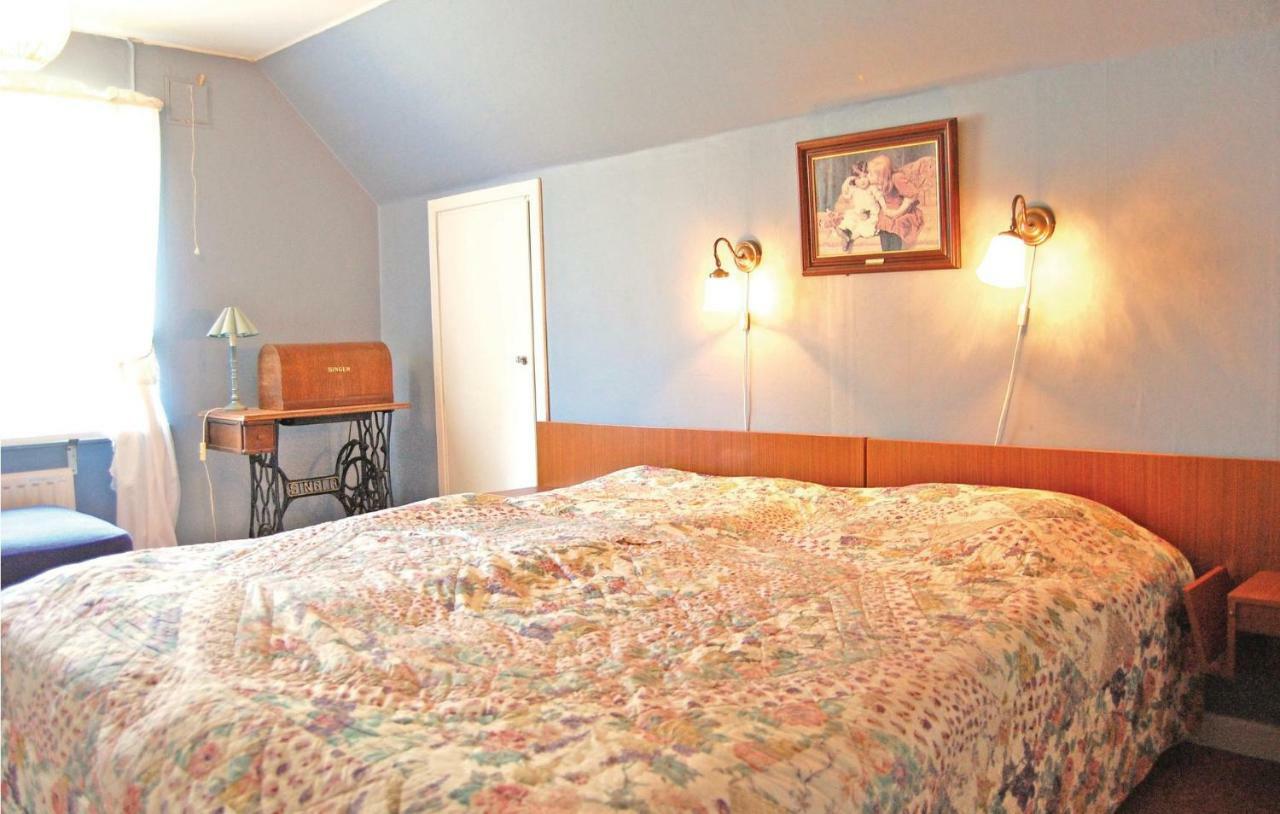 3 Bedroom Amazing Home In Lnsboda Falsehult Екстер'єр фото