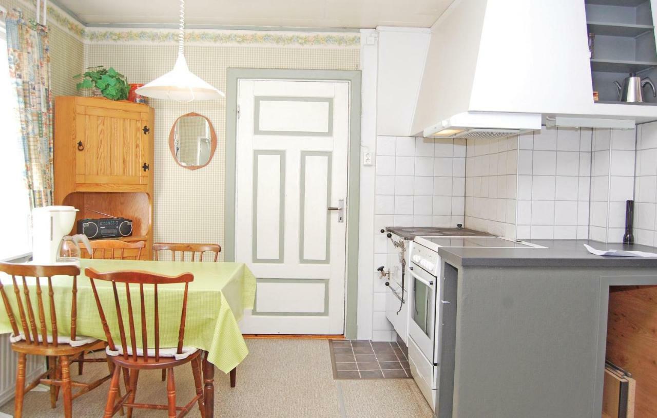 3 Bedroom Amazing Home In Lnsboda Falsehult Екстер'єр фото