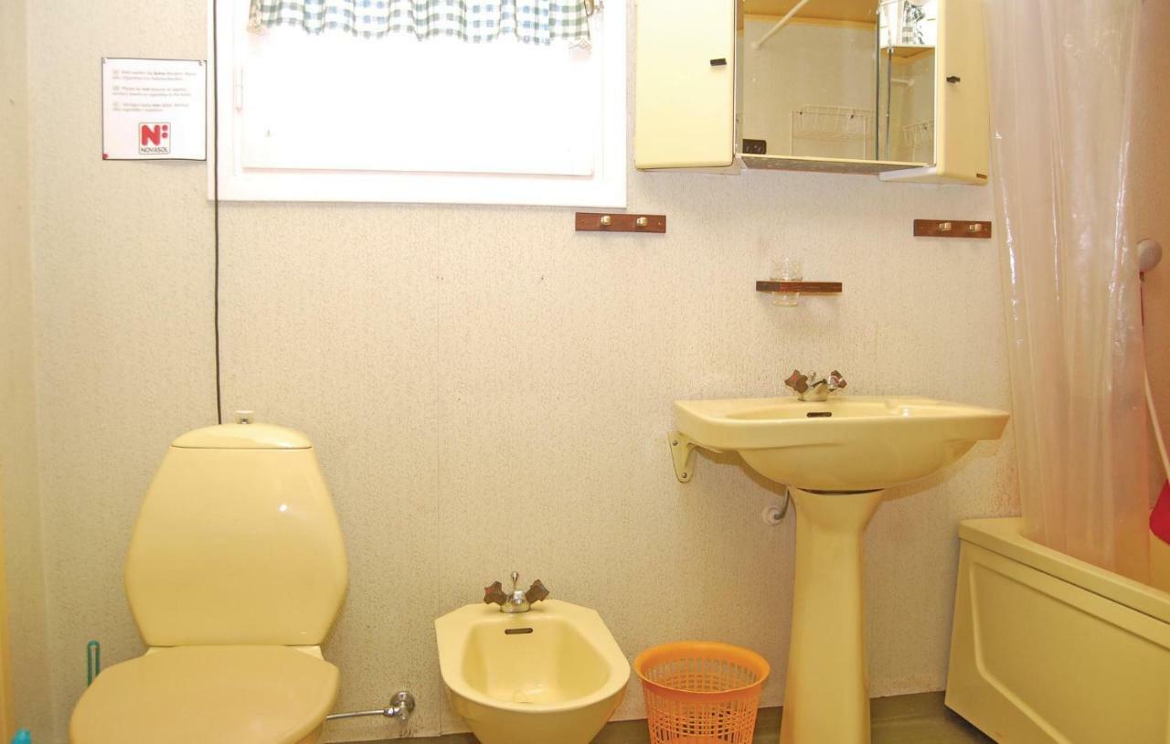 3 Bedroom Amazing Home In Lnsboda Falsehult Екстер'єр фото